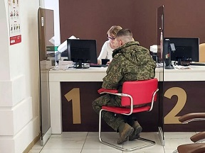 Материальная поддержка в рамках социального контракта стала доступна для участников СВО и их супруг.
